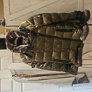 Alp & RockWomen's winter coat, faux fur collar, size S,  in excellent condition.